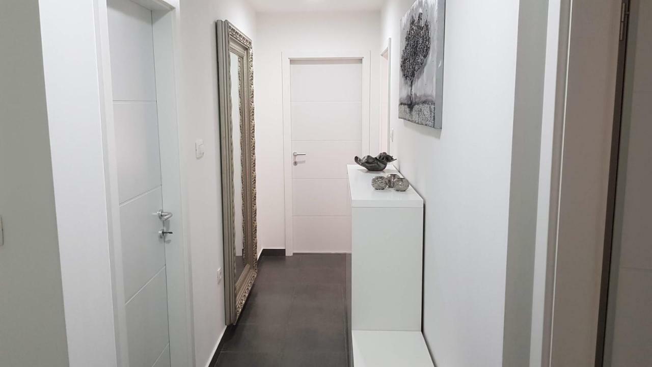 Vice Apartment Omis Bagian luar foto